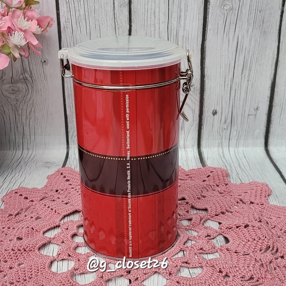 Collectible HolidayNestle Hunge Lid Tin - Picture 3 of 10